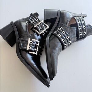 Steve Madde Black Buckle Ankle Garzia moto Booties